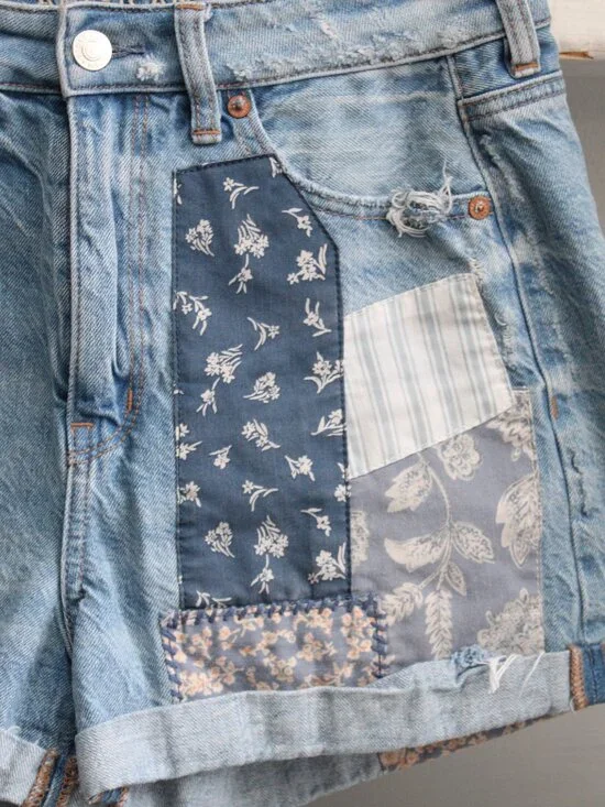 American Eagle AE Patch Me Up Blue Floral High-Rise Denim Mom Shorts Size 4 - Picture 5 of 11